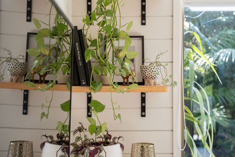 Photo of property in 1/45 Unsworth Drive, Unsworth Heights, Auckland, 0632