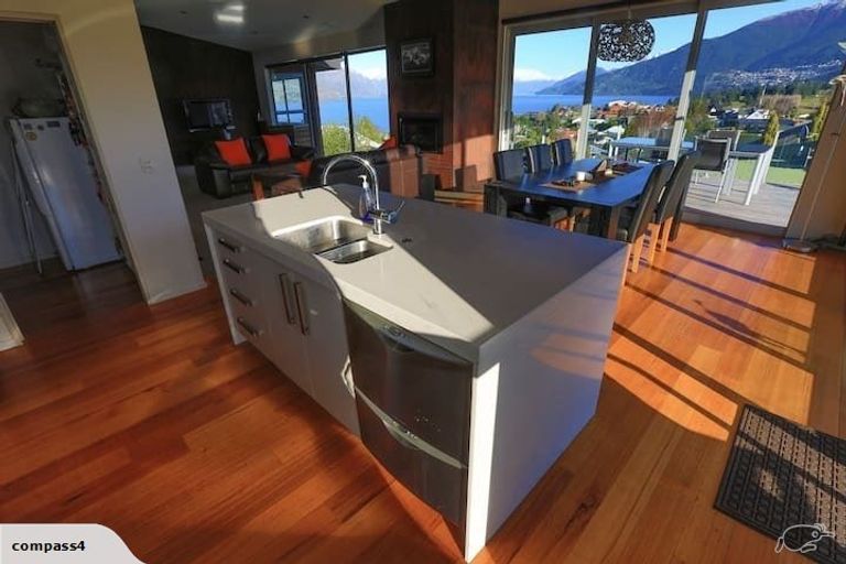 Photo of property in 17 Poplar Drive, Kelvin Heights, Queenstown, 9300