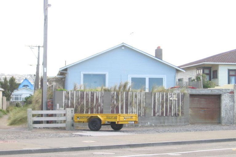 Photo of property in 22 Lyall Parade, Lyall Bay, Wellington, 6022