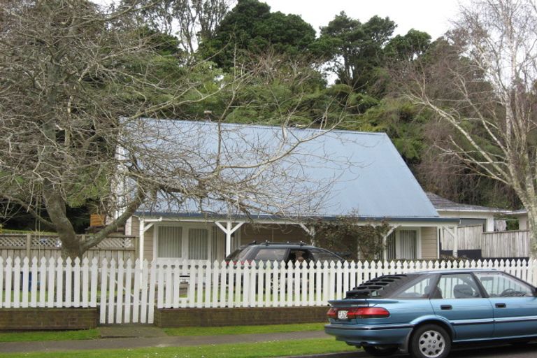 Photo of property in 15 Ambury Place, Merrilands, New Plymouth, 4312