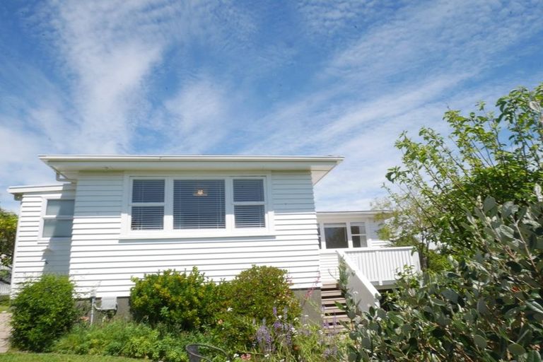Photo of property in 24 Eatwell Avenue, Paraparaumu Beach, Paraparaumu, 5032