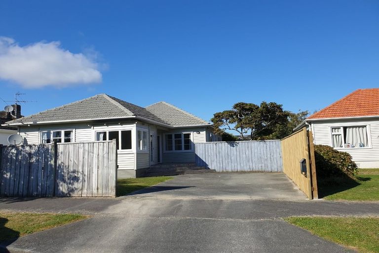 Photo of property in 14 Hall Crescent, Epuni, Lower Hutt, 5011
