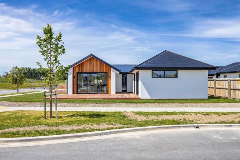 Photo of property in 37 Mcquillan Avenue, Woodend, 7610