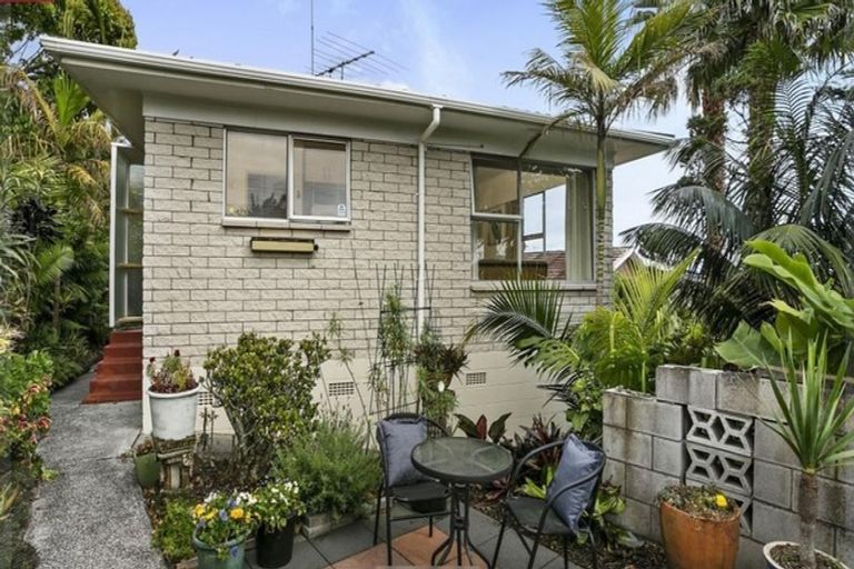 Photo of property in 1/4 Velma Road, Hillcrest, Auckland, 0627