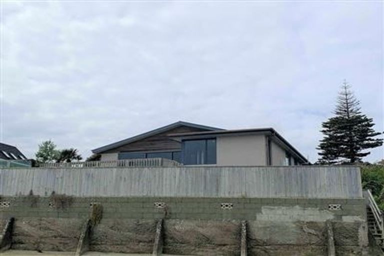 Photo of property in 62 Steyne Avenue, Plimmerton, Porirua, 5026