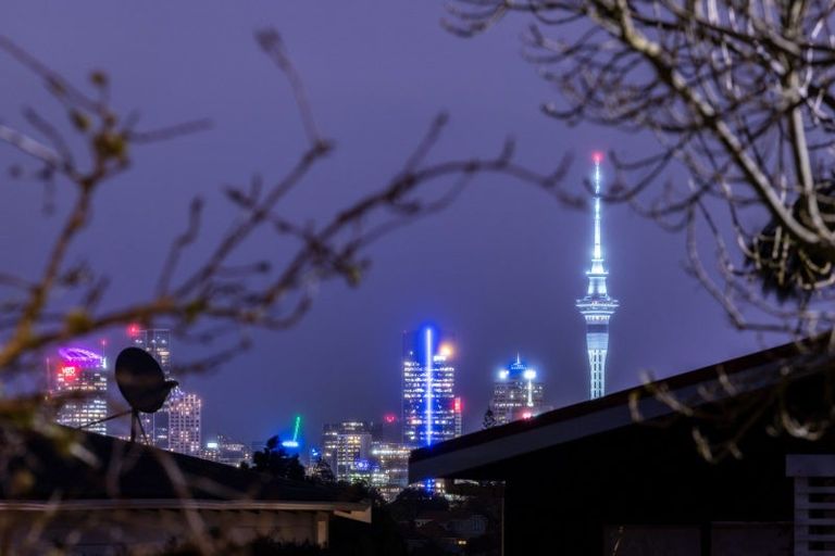 Photo of property in 2/2 Evan Street, Belmont, Auckland, 0622