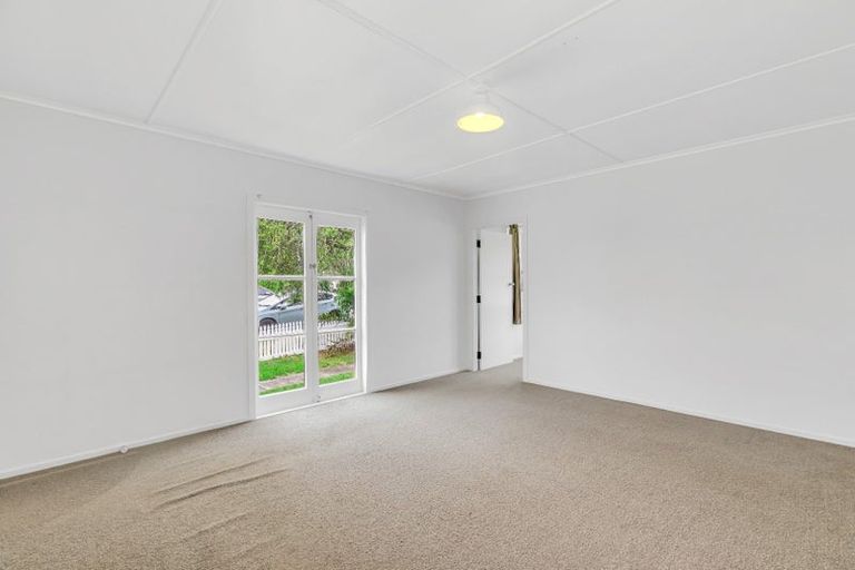 Photo of property in 182 Beach Haven Road, Beach Haven, Auckland, 0626