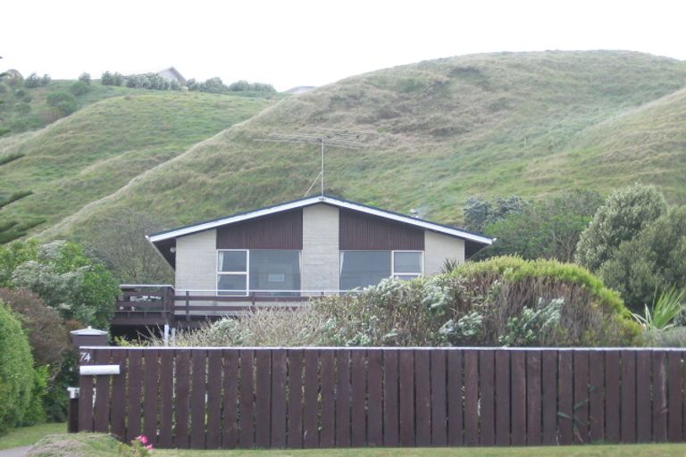 Photo of property in 74 Moana Road, Okitu, Gisborne, 4010