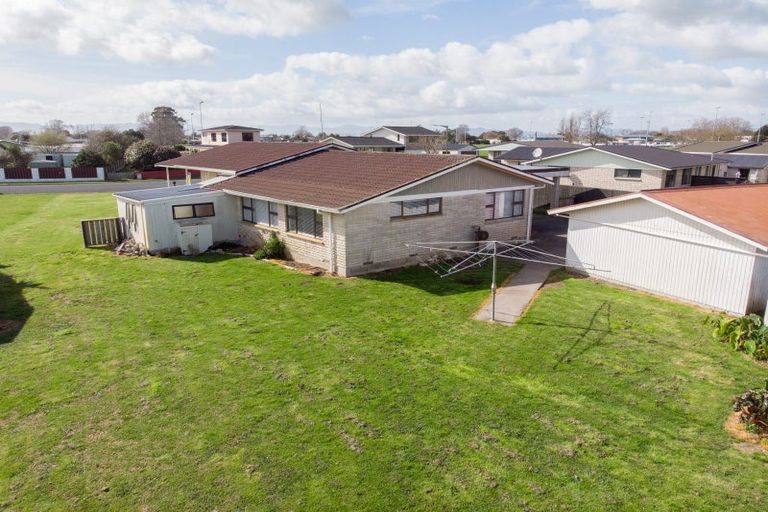 Photo of property in 2 Mcquarrie Place, Ngatea, 3503