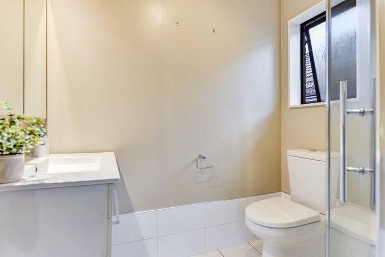 Photo of property in 16 Glendale Drive, Dinsdale, Hamilton, 3204