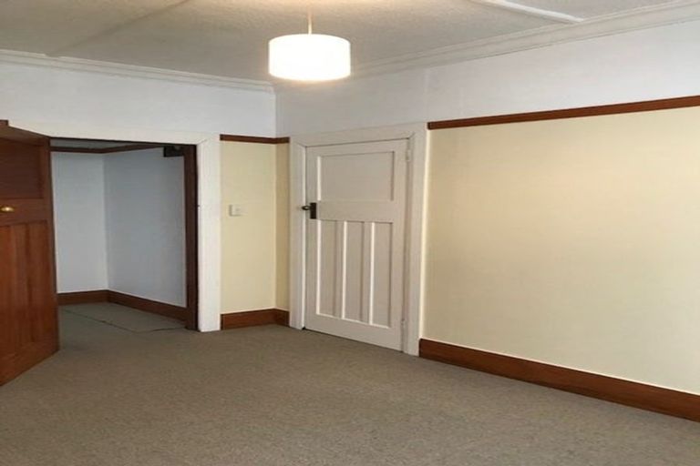 Photo of property in 5-5a Moncrieff Street, Mount Victoria, Wellington, 6011