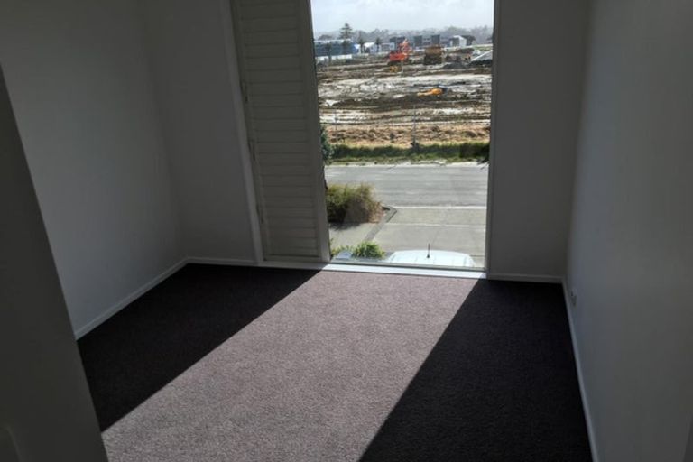 Photo of property in 55 Glidepath Road, Hobsonville, Auckland, 0616