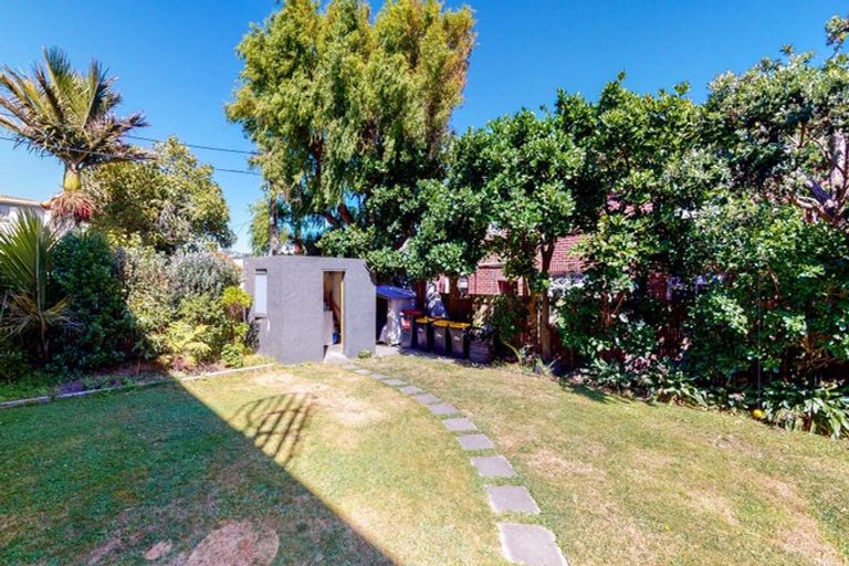 Photo of property in Hamilton Flats, 7/9 Hawker Street, Mount Victoria, Wellington, 6011