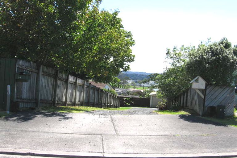 Photo of property in 18 Merida Place, Unsworth Heights, Auckland, 0632