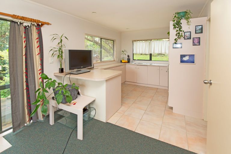 Photo of property in 11 Kauri Road, Stanmore Bay, Whangaparaoa, 0932