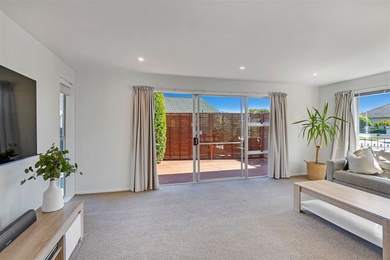 Photo of property in 102 Veitches Road, Casebrook, Christchurch, 8051