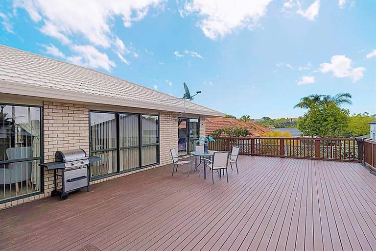 Photo of property in 17 Semillon Avenue, Henderson, Auckland, 0612