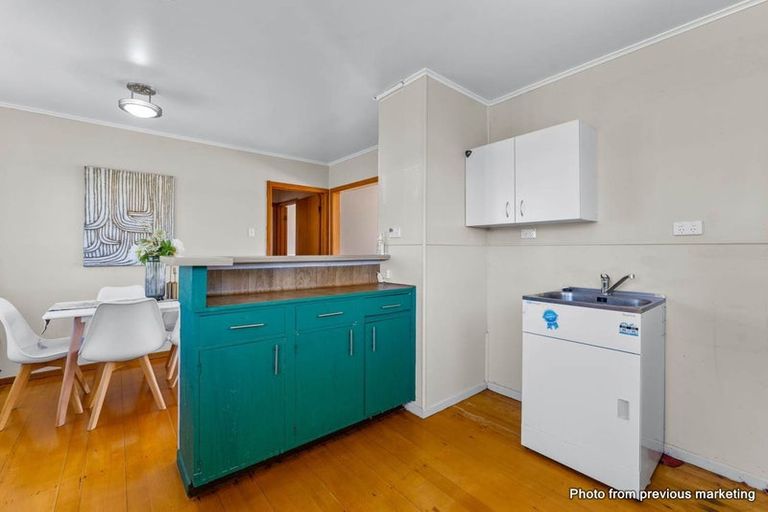 Photo of property in 4 Duncan Avenue, Te Atatu South, Auckland, 0610