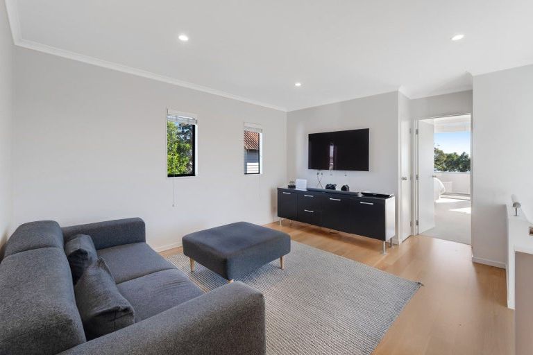 Photo of property in 27b Tamaki Bay Drive, Pakuranga, Auckland, 2010