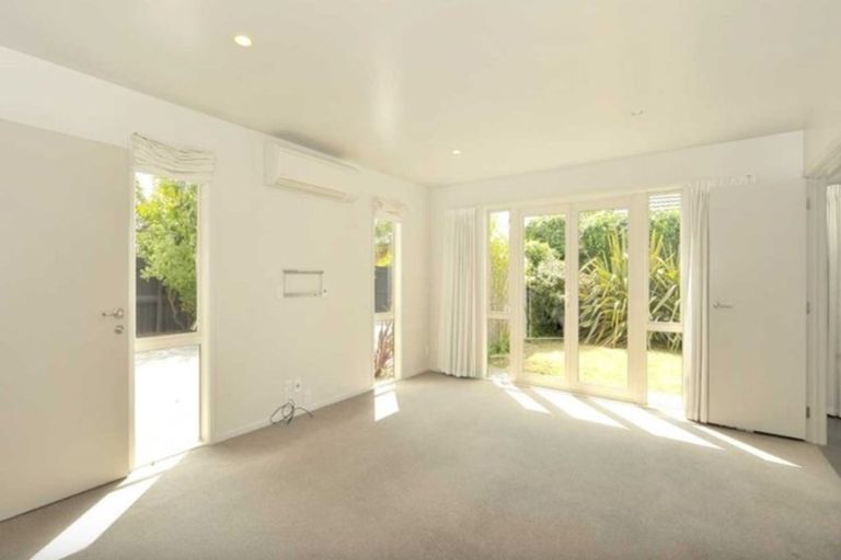 Photo of property in 19a Beatrice Place, Avonhead, Christchurch, 8042