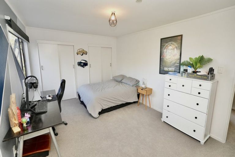 Photo of property in 7 Hillgrove Place, Fitzherbert, Palmerston North, 4410