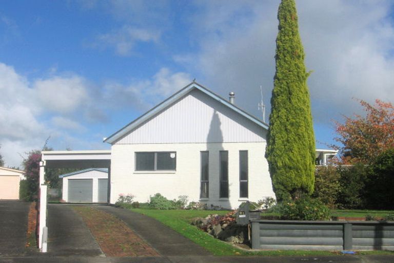 Photo of property in 21 Kimberley Grove, Westbrook, Palmerston North, 4412