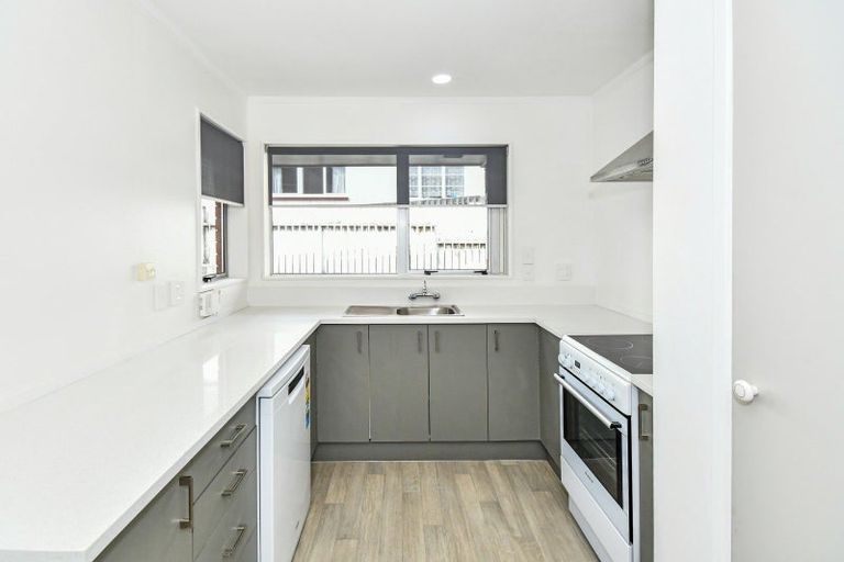 Photo of property in 2/15 East Street, Papakura, 2110