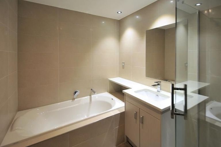 Photo of property in 16 Sohlue Place, Oteha, Auckland, 0632