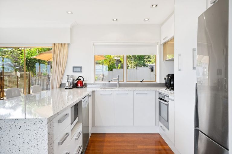 Photo of property in 52 Chelsea View Drive, Chatswood, Auckland, 0626