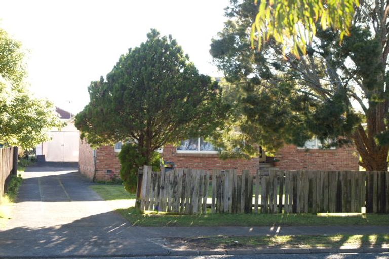 Photo of property in 12 Ashley Avenue, Mangere East, Auckland, 2024
