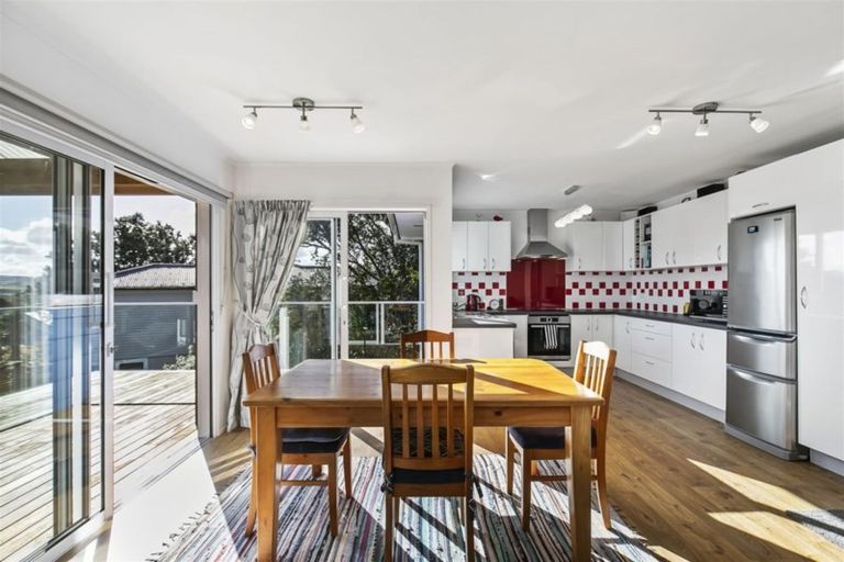 Photo of property in 28 Moffat Road, Red Beach, 0932