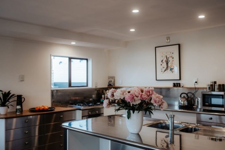 Photo of property in 24 Roslyn Road, Bluff Hill, Napier, 4110