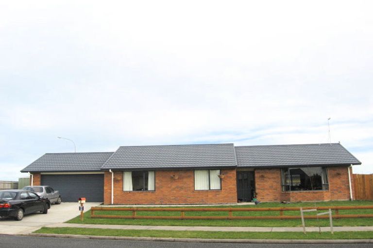 Photo of property in 1 Aldona Place, Fairview Downs, Hamilton, 3214