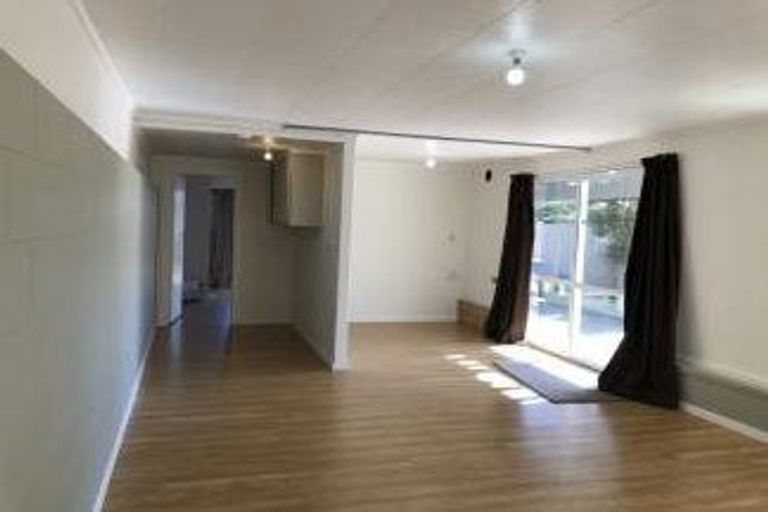 Photo of property in 33 Redwood Drive, Massey, Auckland, 0614