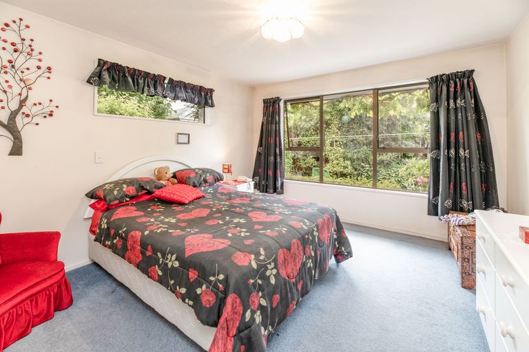 Photo of property in 2/215 Memorial Avenue, Burnside, Christchurch, 8053