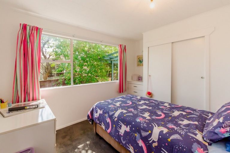 Photo of property in 17 Eruini Street, Waikanae Beach, Waikanae, 5036