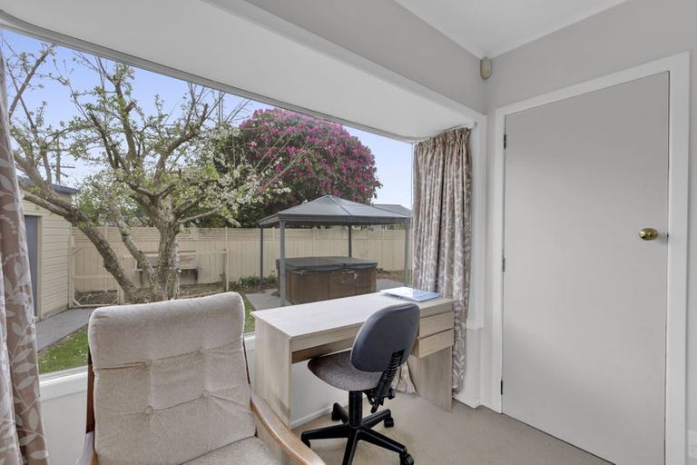 Photo of property in 2 Carrington Avenue, Hillcrest, Hamilton, 3216