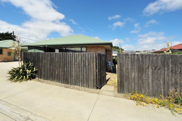 Photo of property in 2/295 Pages Road, Wainoni, Christchurch, 8061
