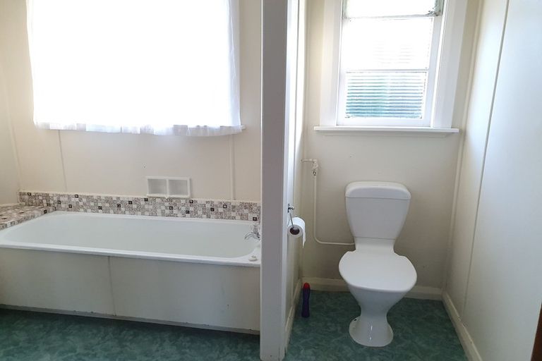 Photo of property in 1 Henderson Street, Dannevirke, 4930