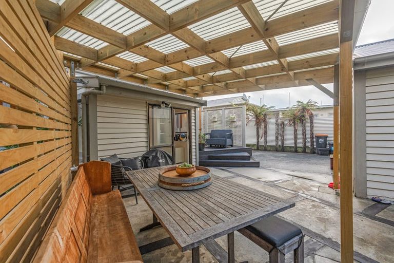 Photo of property in 43 Knowles Street, Terrace End, Palmerston North, 4410