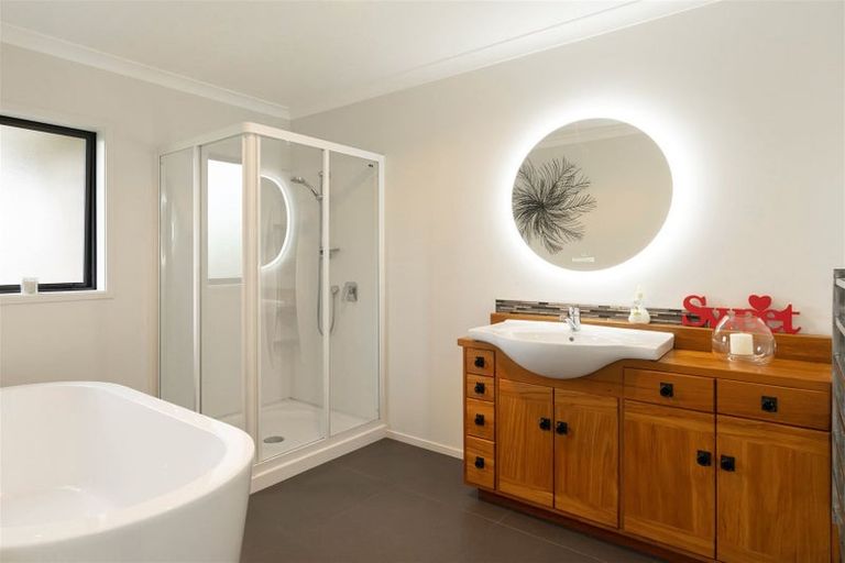 Photo of property in 356 Kimberley Road, Levin, 5571