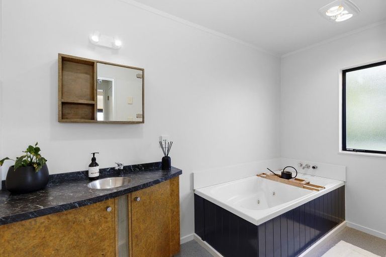 Photo of property in 80 Tio Tio Road, Seatoun, Wellington, 6022