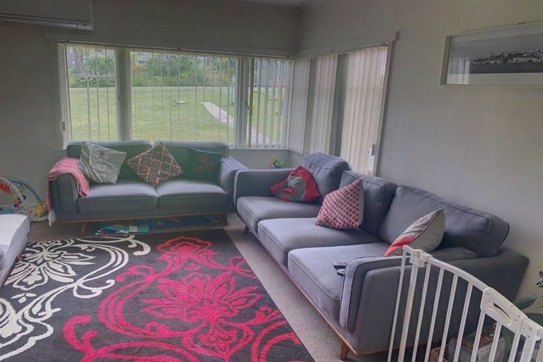 Photo of property in 2 Wyoming Avenue, Murrays Bay, Auckland, 0630