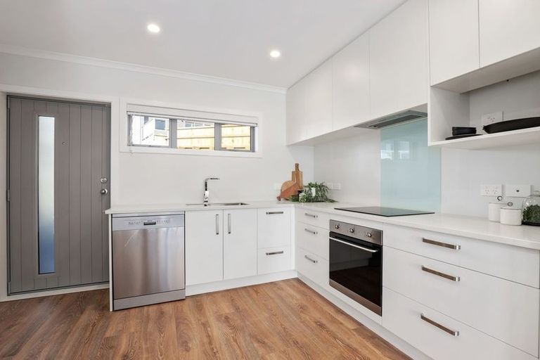 Photo of property in 10/19 Ruakiwi Road, Hamilton Lake, Hamilton, 3204