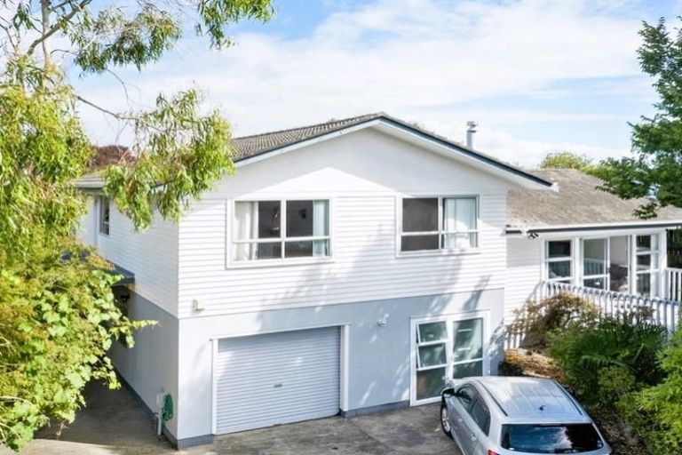 Photo of property in 10 Yarra Place, Botany Downs, Auckland, 2010