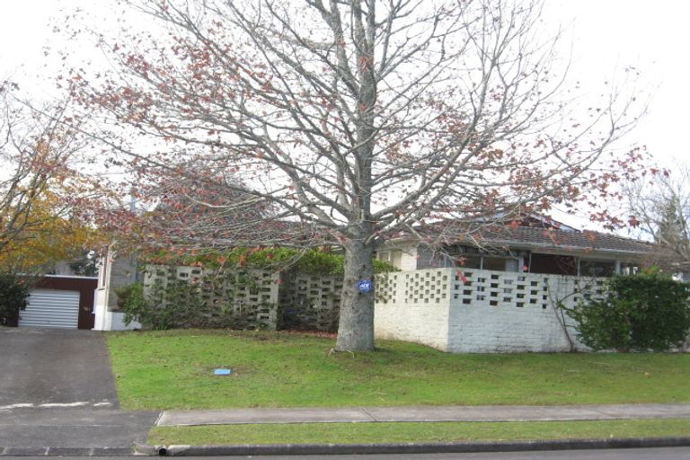 Photo of property in 1 Iorangi Place, Hillpark, Auckland, 2102