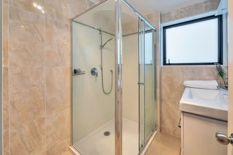 Photo of property in 23f Kamara Road, Glen Eden, Auckland, 0602