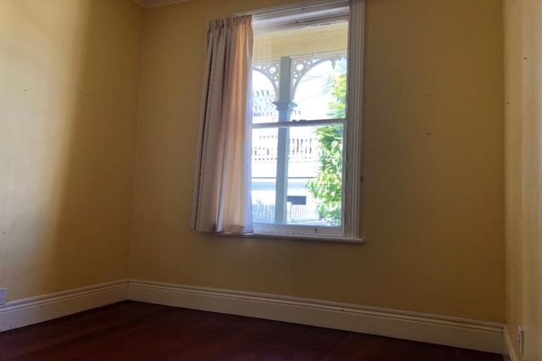 Photo of property in 15 Caroline Street, Mount Victoria, Wellington, 6011