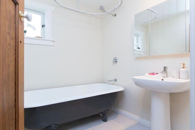 Photo of property in 22 St Michaels Avenue, Point Chevalier, Auckland, 1022