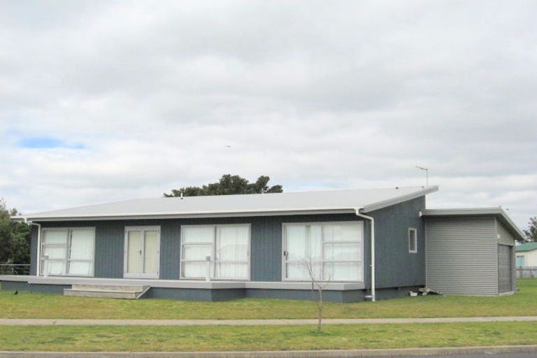 Photo of property in 10 Surf Street, Whitianga, 3510